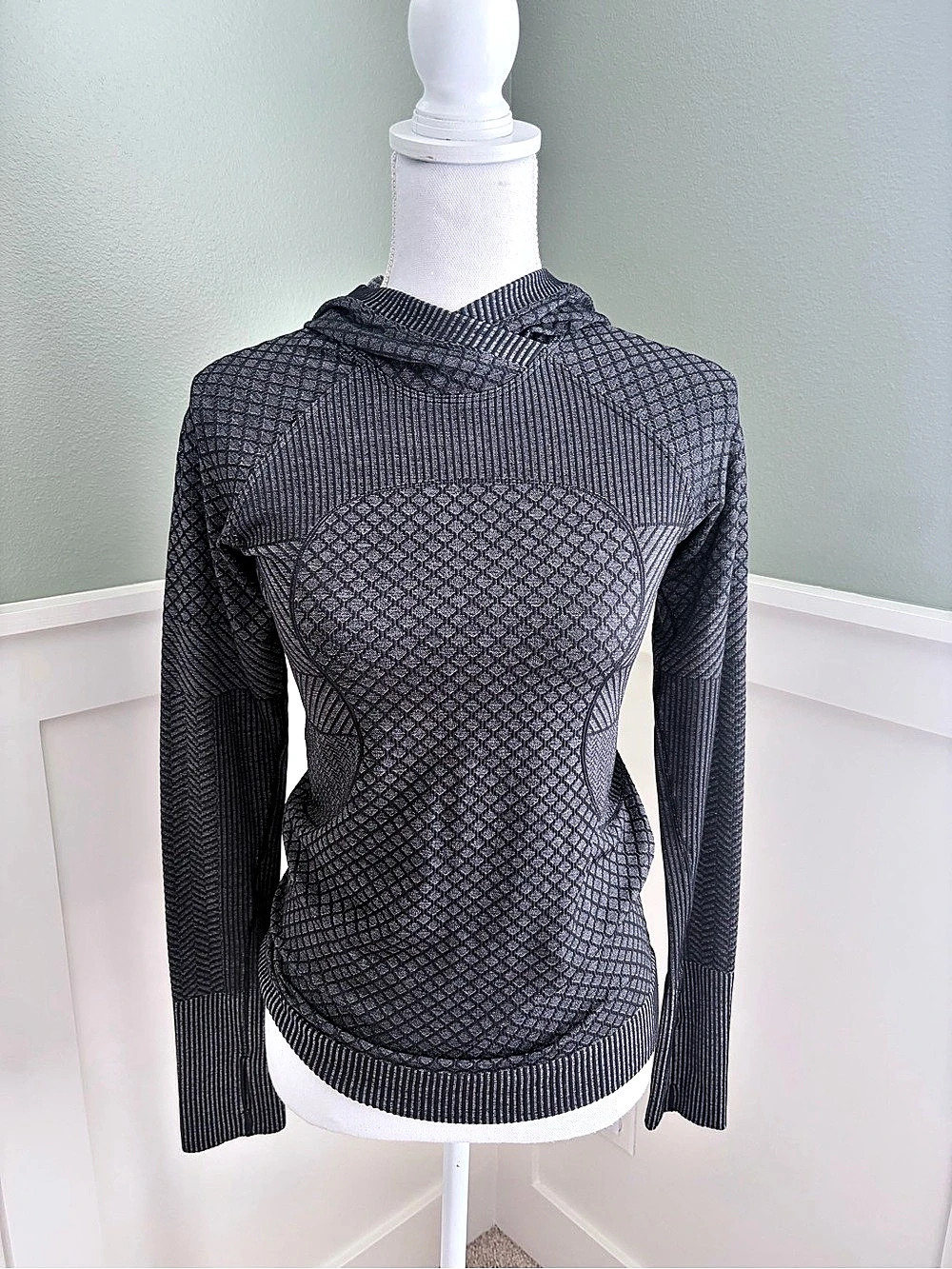 Lululemon Rest Less Long Sleeve Hoodie Size 6